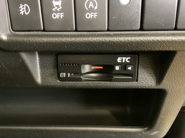 いまや快適なカーライフに欠かせないETCが付いています。