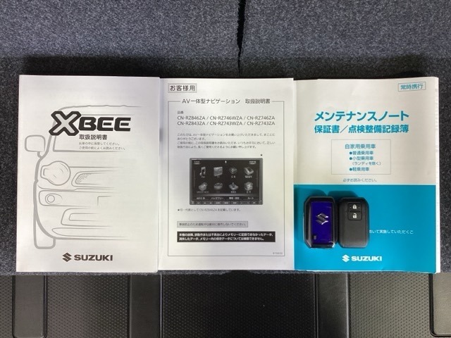 スマートキーは鍵をバッグに入れたままでもドアロックの開閉やエンジンのON・OFFができます。夜間や雨の日も鍵を探さなくて良いので便利です。