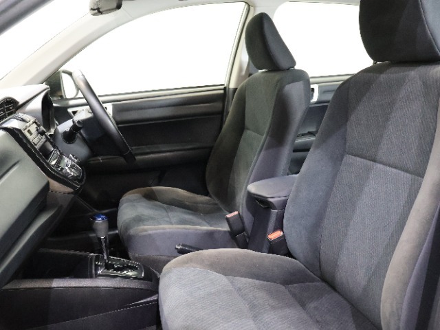 とても握りやすいステアリング！運転手の気持ちがそのまま伝わるかのような反応をしてくれます！！小物入れや各ボタンの配置にこだわり、とても使いやすいです！視認性も良いのでロングドライブもお任せ下さい！