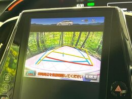 【バックカメラ】駐車時に後方がリアルタイム映像で確認できます。大型商業施設や立体駐車場での駐車時や、夜間のバック時に大活躍！運転スキルに関わらず、今や必須となった装備のひとつです！
