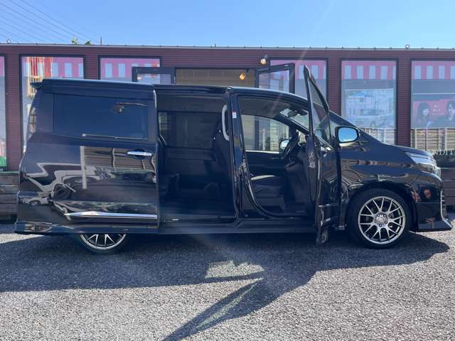 国の指定工場併設でアフターサービスも充実！点検・車検・お車のカスタマイズもサービススタッフまでご相談ください！経験と知識豊富なサービススタッフが親切・丁寧に対応いたします！