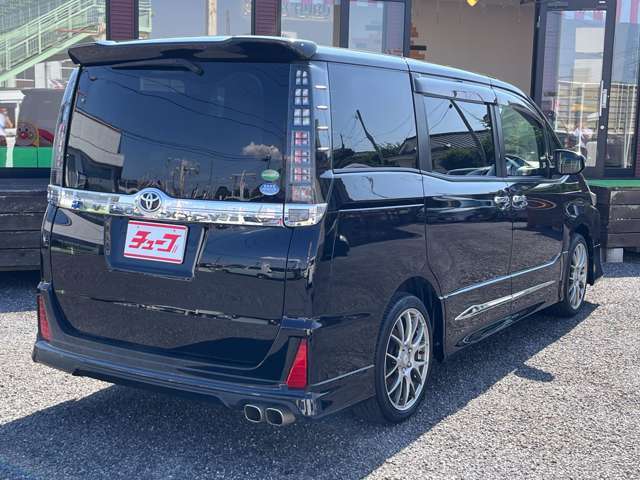 大好評のボディコーティング「ウルトラストロングコート」もご納車までに施工可能。レクサス正規販売店でも正式採用のガラスコートです。唯一本物のガラス成分配合でボディを汚れや色褪せから守ります。