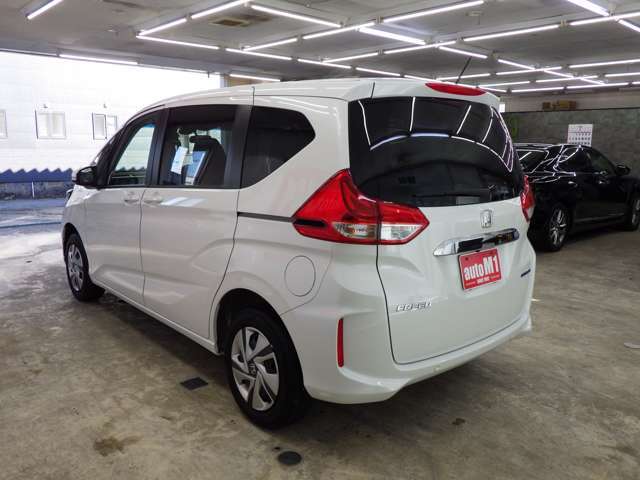 オートエムワンには多数車種様々な在庫がございます。きっとお気に入りの1台に出会えるはずです！