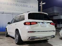 GLS400d 4MATIC AMGライン マイバッハスタイルは、ただの移動手段を超え、特別な体験を提供する一台です。その際立った存在感と先進技術で、日常のドライブを特別なものにしてくれます。