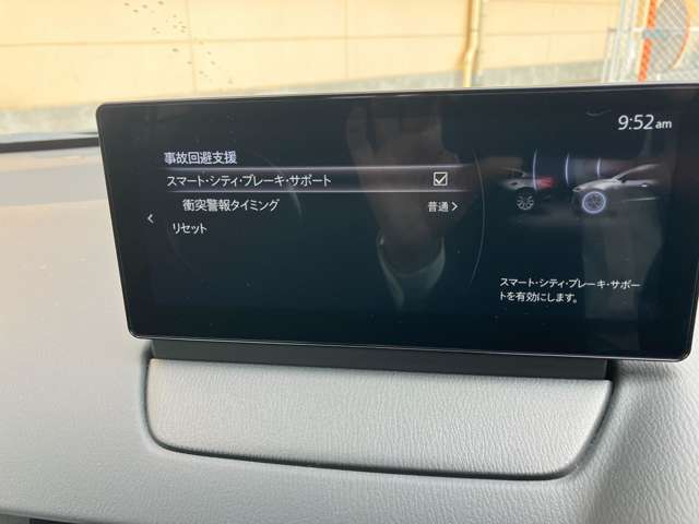 スマートブレーキサポートは中/高速走行時に前方車を検知し、警告ゃブレーキを制御することで、衝突時の被害軽減や衝突の回避をサポートします。