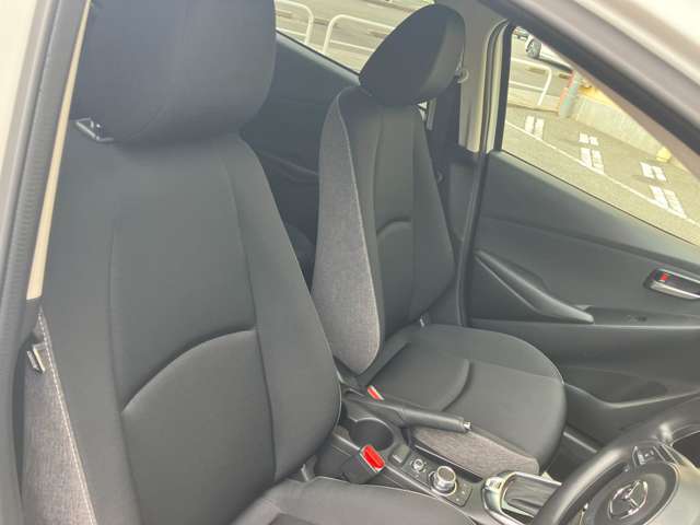 シートは人間工学に基づいてホールド感が有り運転していても疲れにくい構造になっています