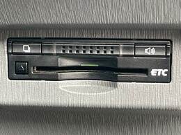 【ETC】を装備。土日の利用料金の割引や、朝夕の通行料金を割引料金で高速道路をお楽しみいただけます。