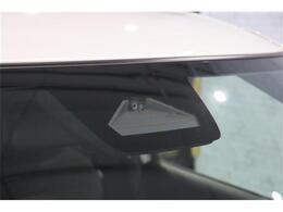 自動で障害物を検知してブレーキ補助をしてくれます！