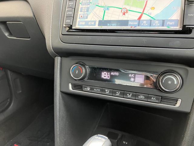 （AUTOエアコン）温度調整のみで風量や風向きを自動調整します。お好みでマニュアル操作に切り替える事も出来ます。