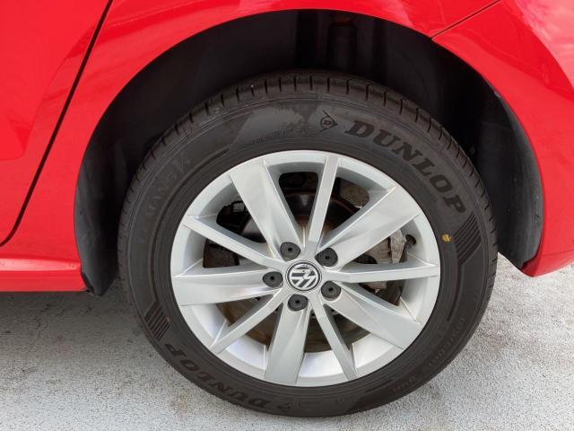 （専用アルミホイール）車種グレードごとに設定されており、デザインにすっきりとマッチした印象です。