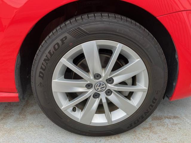 （専用アルミホイール）車種グレードごとに設定されており、デザインにすっきりとマッチした印象です。