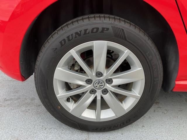 （専用アルミホイール）車種グレードごとに設定されており、デザインにすっきりとマッチした印象です。