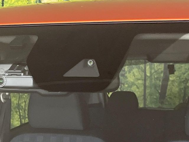【インテリジェントエマージェンシーブレーキ】フロントカメラで前方の車両や歩行者を検知。衝突しそうな時は衝突被害軽減ブレーキが作動、衝突回避をサポート。より安全にドライブをお楽しみいただけます。