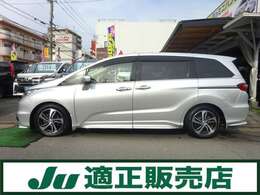 鮮やかな明るいシルバーです！！お手入れも簡単なお車です！！
