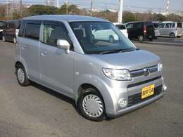 運転席側です。フロントバンパー下部に擦り傷があります。目立つ傷や凹みは無く、綺麗な状態です。気になる箇所などございましたらお気軽にお問い合わせ下さい！