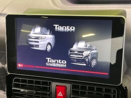 【純正ナビ】人気の純正ナビを装備しております。ナビの使いやすさはもちろん、オーディオ機能も充実！キャンプや旅行はもちろん、通勤や買い物など普段のドライブも楽しくなるはず♪