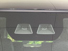 【スマートアシスト】走行中に前方の車両等を認識し、衝突しそうな時は警報とブレーキで衝突回避と被害軽減をアシスト。より安全にドライブをお楽しみいただけます。