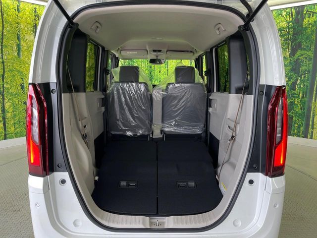 普段のお買い物や通勤、送迎等に十分な荷室スペースを確保しております。セカンドシートを倒すと、大きな荷物の積載も可能です♪