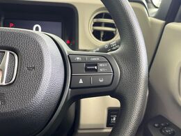 【アダプティブクルーズコントロール】高速道路での長距離走行が楽に！！自動で速度を保つクルーズコントロールが、衝突軽減システムと連携し、前方の車両を感知して車間を保つように速度調節してくれます！！