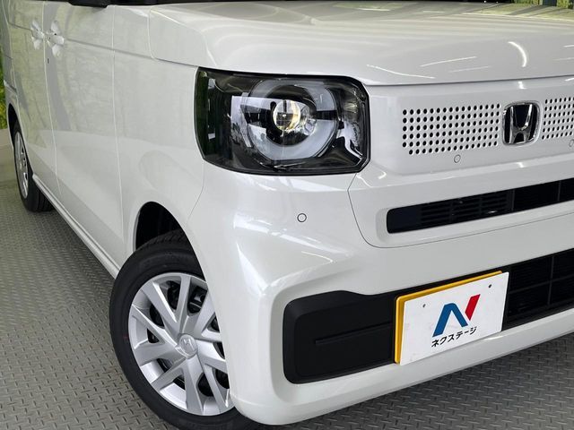 【LEDヘッドライト】悪天候や夜間走行時も良好な視界を確保し安心して運転できる高輝度LEDヘッドライトを装備！点灯速度が早く、消費電力も抑えられています。