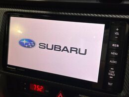 【純正ナビ】人気の純正ナビを装備しております。ナビの使いやすさはもちろん、オーディオ機能も充実！キャンプや旅行はもちろん、通勤や買い物など普段のドライブも楽しくなるはず♪