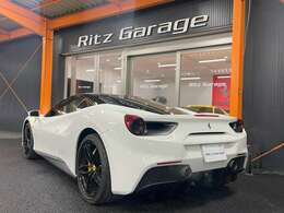 車名の「488」は1気筒あたりの排気量を表しGTBはGranTurismo　Berlinetta（グランツーリスモ・ベルリネッタ）の略です。