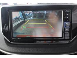 バックモニター付ですので、車庫入れも駐車もラクラクです。