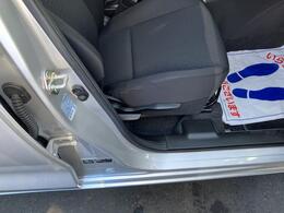 リクライニングのレバーです。