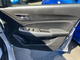 運転席ドアの内側のパネルです。