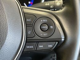 【レーダークルーズコントロール】高速道路での長距離走行が楽に！！自動で速度を保つクルーズコントロールが、衝突軽減システムと連携し、前方の車両を感知して車間を保つように速度調節してくれます！！