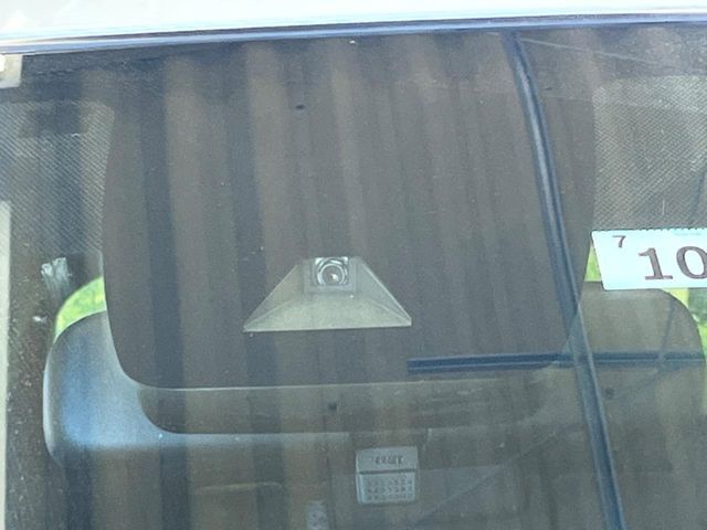 【トヨタセーフティセンス】走行中に前方の車両等を認識し、衝突しそうな時は警報とブレーキで衝突回避と被害軽減をアシスト。より安全にドライブをお楽しみいただけます。