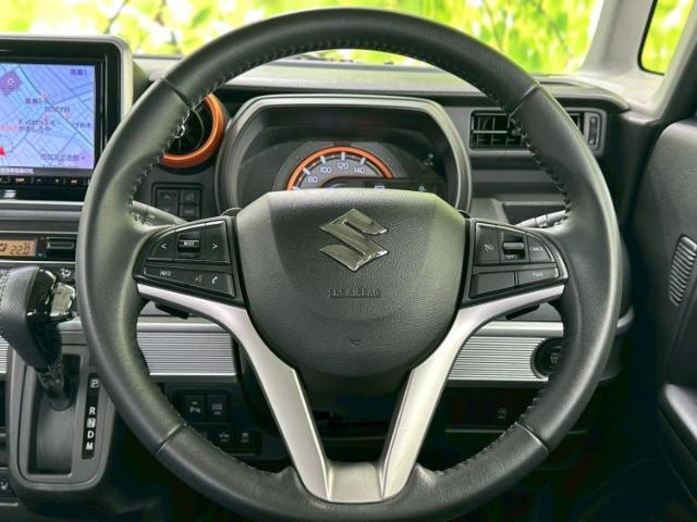 WECARSの展示場では実際に見て、触ってお車をお選びいただけます！知識の豊富な営業スタッフが様々なカーライフをご提案いたします！