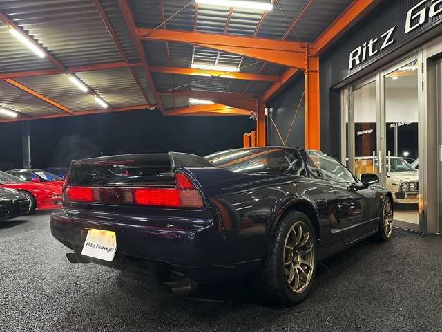 Aftermarketカーボンリアスポイラーに交換済み！