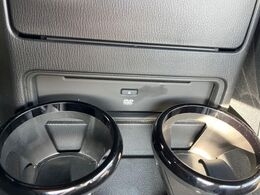 【DVD・フルセグTV付ナビゲーション】使いやすいナビで目的地までしっかり案内してくれます。各種オーディオ再生機能も充実しており、お車の運転がさらに楽しくなります！！