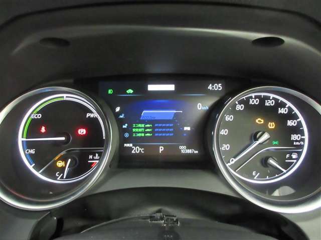 運転席のメータパネル類は常に視界に入る場所ですので、大事なチェックポイントです。ぜひ実際にご乗車ください。