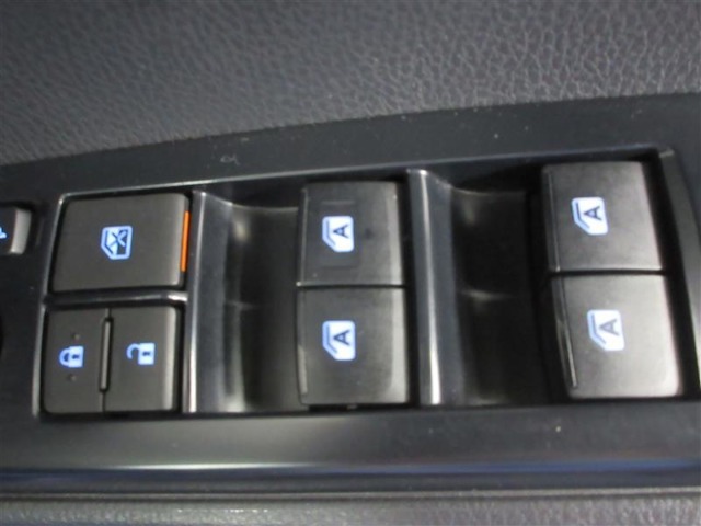 運転席側のパワーウィンドウスイッチです。全ての窓の開閉操作ができます。