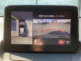 狭い場所での駐車やすれ違いなどでより的確な運転操作に役立つ360°ビューモニターが装備されています。