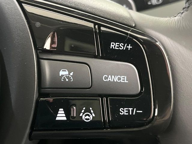 【アダプティブクルーズコントロール】高速道路での長距離走行が楽に！！自動で速度を保つクルーズコントロールが、衝突軽減システムと連携し、前方の車両を感知して車間を保つように速度調節してくれます！！