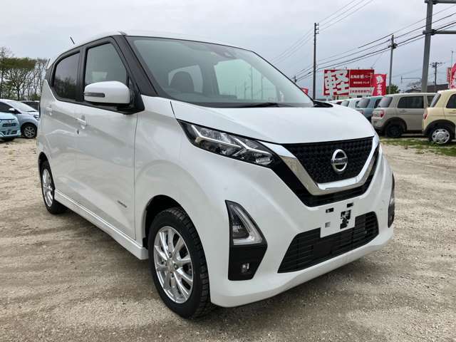 スズキ・ダイハツのサブディーラーとして全国販売優秀の実績！オールメーカーの軽未使用車・中古車はもちろんのこと、コンパクトカー・エコカーなどの普通車も豊富に在庫を取り揃えています！