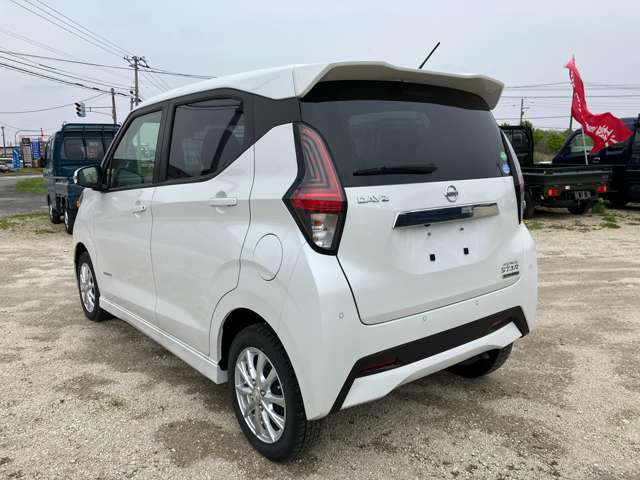 国交省の代わりに車検認定ができる「陸運局指定工場」の資格をもっており、熟練の整備士や国家資格を持った整備士が揃ってます！