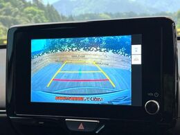 【バックカメラ】駐車時に後方がリアルタイム映像で確認できます。大型商業施設や立体駐車場での駐車時や、夜間のバック時に大活躍！運転スキルに関わらず、今や必須となった装備のひとつです！