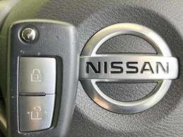 【キーレス】少し離れた場所からでもボタン一つでドアの開錠・施錠ができるのでとっても便利！ドアの鍵穴周りに傷をつけることもありません♪