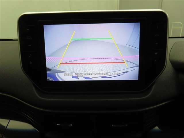バックモニターを装備しています。車庫入れ時等に車両後方が確認出来るのでとても便利です。