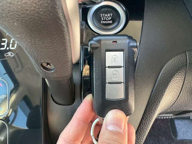 プッシュエンジンスタートシステム、エンジン始動・停止をワンタッチで行うことができます。