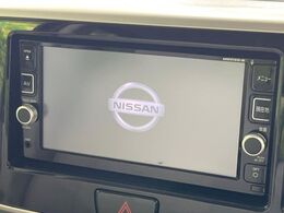 【純正ナビ】人気の純正ナビを装備しております。ナビの使いやすさはもちろん、オーディオ機能も充実！キャンプや旅行はもちろん、通勤や買い物など普段のドライブも楽しくなるはず♪
