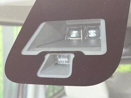【エマージェンシーブレーキ】走行中に前方の車両等を認識し、衝突しそうな時は警報とブレーキで衝突回避と被害軽減をアシスト。より安全にドライブをお楽しみいただけます。