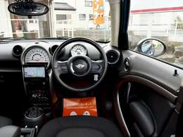 NEXTAでは、自動車買取をメインに優良なものだけを厳選し、店頭にてダイレクトに直売しております。ココに安さの秘密があります。