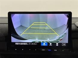 【バックモニター】後ろのカメラの映像をモニターに映し出すことができます！後方の見えない死角や、障害物との距離感をしっかり確認することができます！駐車が苦手な方におすすめです。