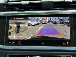 【サラウンドビューカメラ】4台の広角カメラで自車の全周囲360度を捉え、様々な角度からの映像を映し出すことで、駐車時の操作をより簡単に行えます。