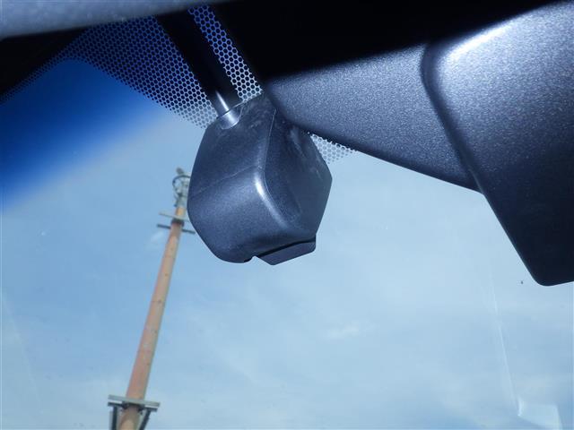 【ドライブレコーダー】映像・音声などの運転中の記録を残します。事故などを起こした起こされた時の証拠になりえますので、もしも時でも安心ですね。